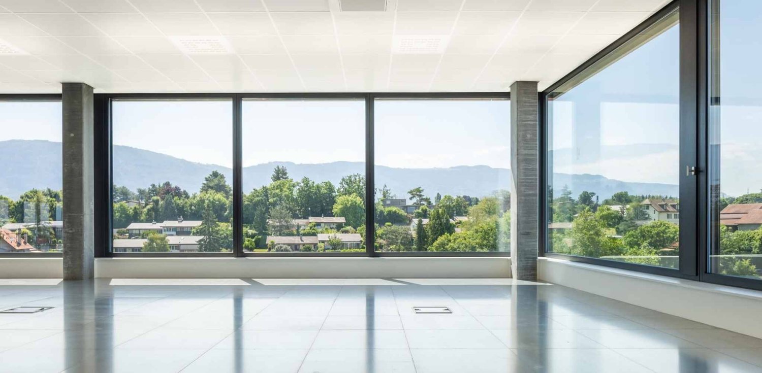 995m² office