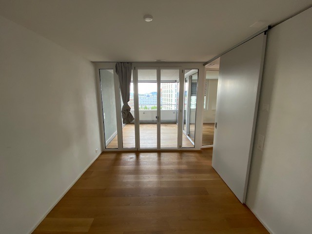 Lumineux appartement de 3.5 pièces avec vue sur la ville et balcon au 8ème étage, photo 7 sur 7