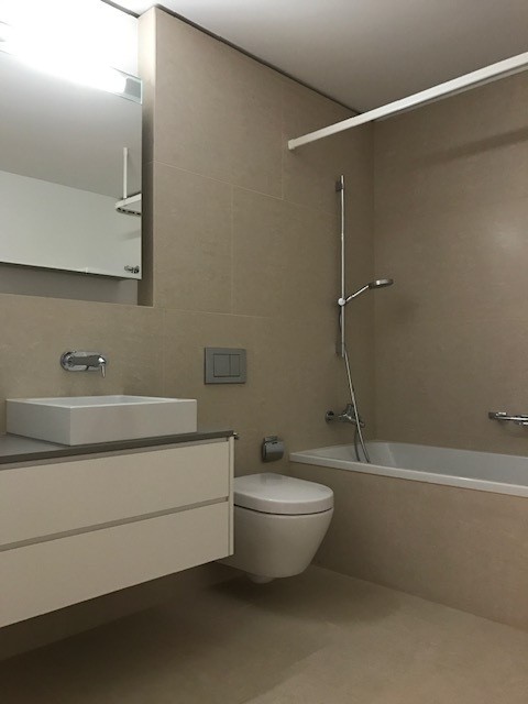 Lumineux appartement de 3.5 pièces avec vue sur la ville et balcon au 8ème étage, photo 2 sur 7