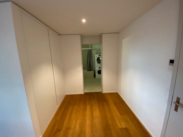 Lumineux appartement de 3.5 pièces avec vue sur la ville et balcon au 8ème étage, photo 6 sur 7