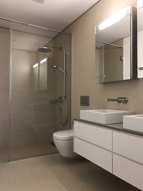 Lumineux appartement de 3.5 pièces avec vue sur la ville et balcon au 8ème étage, photo 4 sur 7