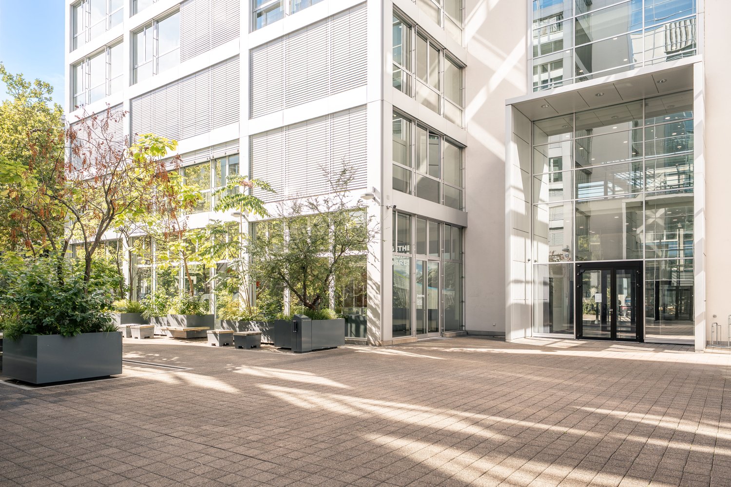 2800m² office