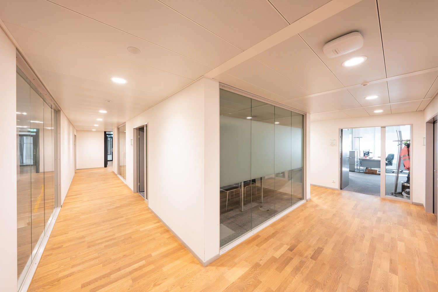 2800m² office