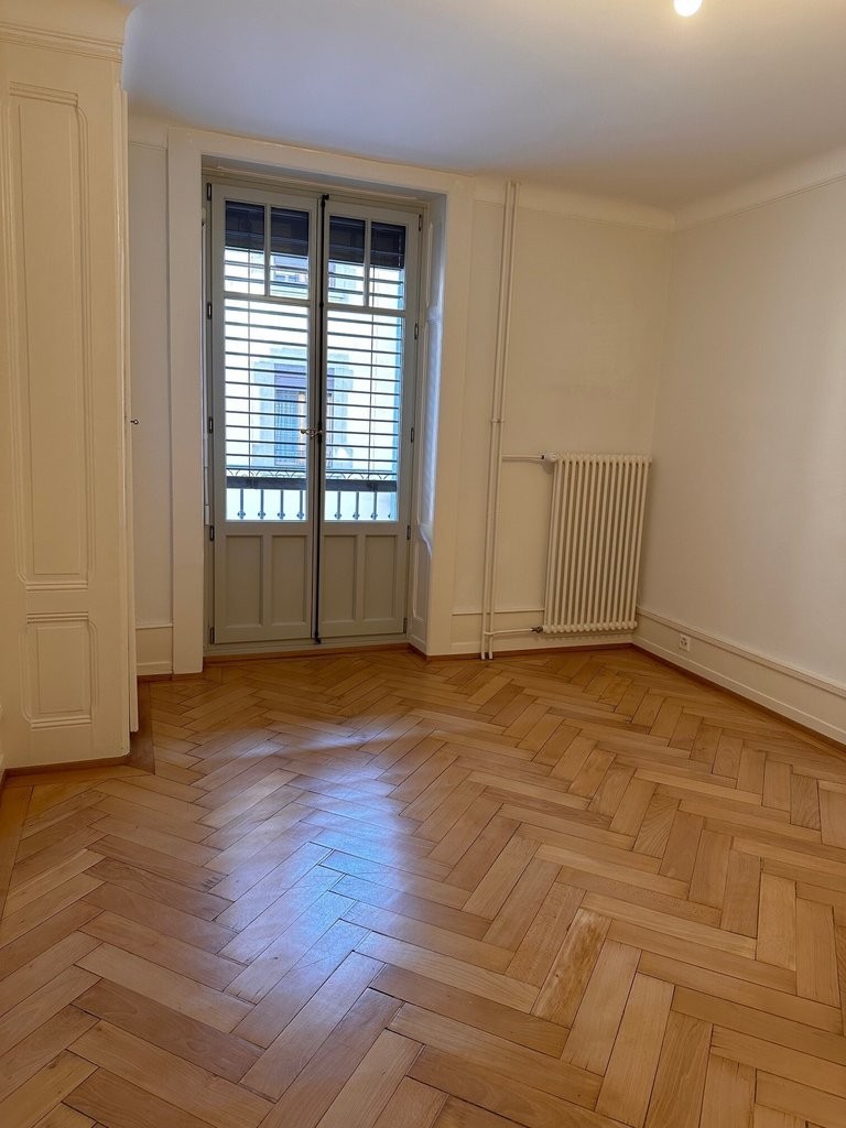 5 rooms apartment