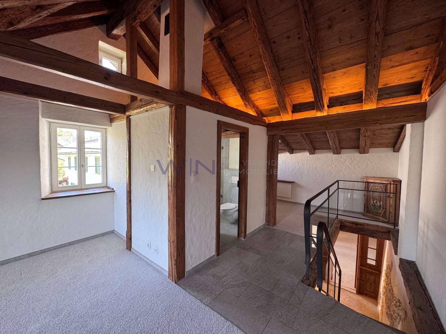 Maison individuelle de 5 ½ pièces

Ceel maison rénovée avec amour brille d'un nouvel éclat.

FAITS-WE
- Vue de rêve sur le lac de Zurich dans un quartier absolument calme et idyllique
- Cuisine moderne, cheminée ouverte et éléments en bois chaleureux sur deux étages
- Beaucoup d'espace grâce à un gr, photo 10 sur 10