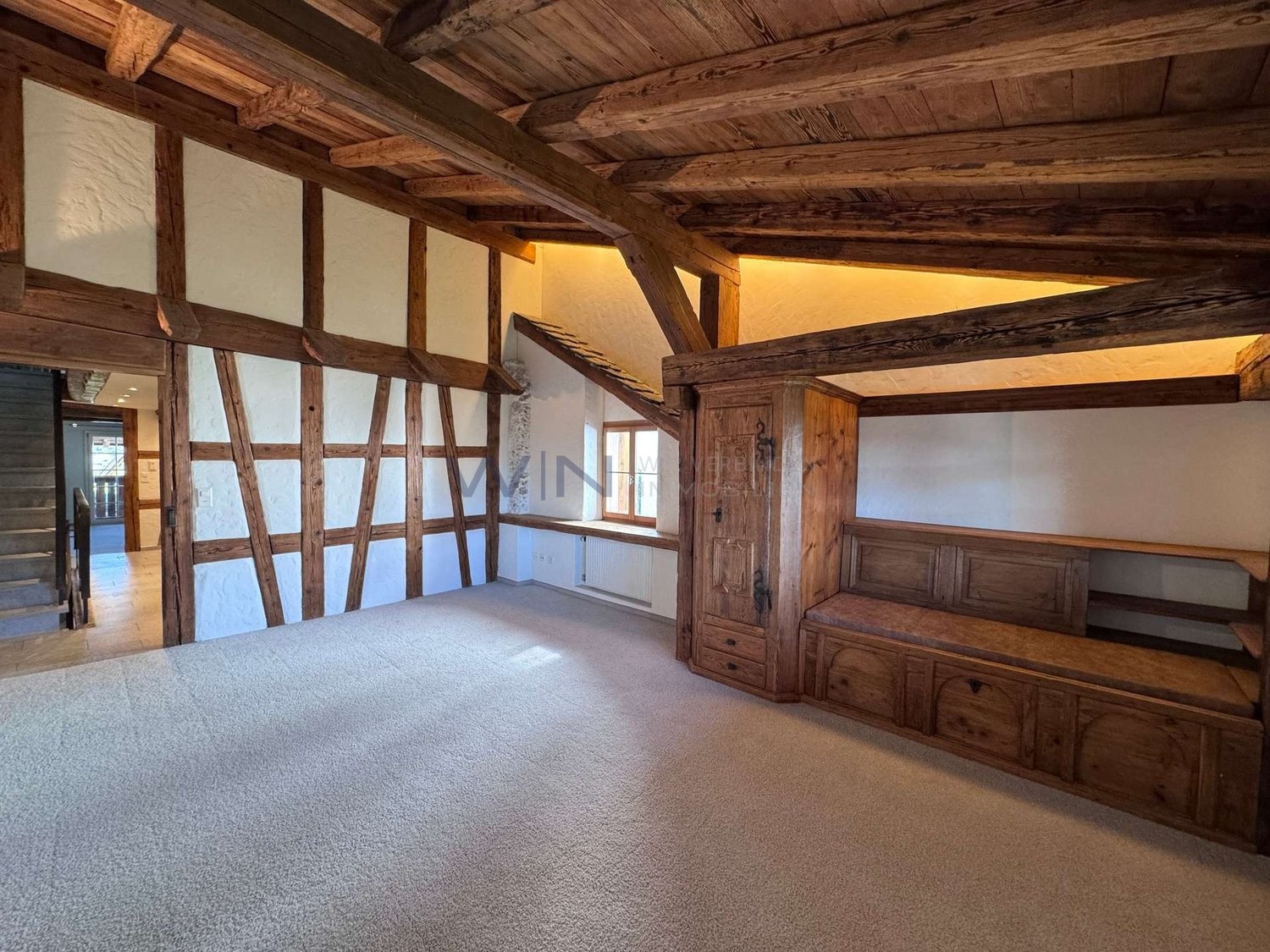 Maison individuelle de 5 ½ pièces

Ceel maison rénovée avec amour brille d'un nouvel éclat.

FAITS-WE
- Vue de rêve sur le lac de Zurich dans un quartier absolument calme et idyllique
- Cuisine moderne, cheminée ouverte et éléments en bois chaleureux sur deux étages
- Beaucoup d'espace grâce à un gr, photo 8 sur 10
