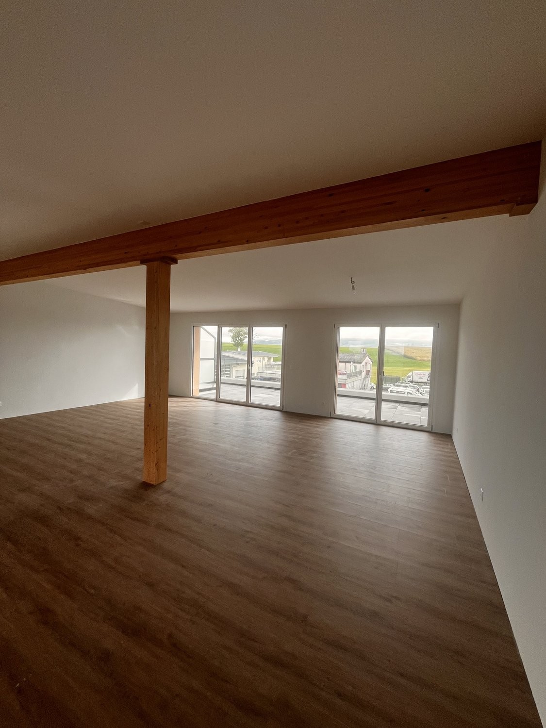 68m² office, photo 1 sur 4