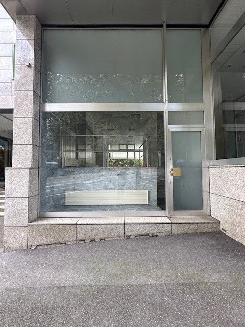 121m² commercial, photo 1 sur 7
