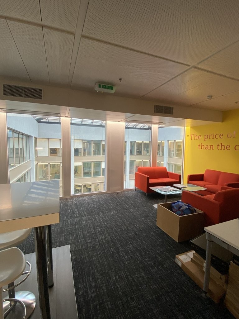 677m² office
