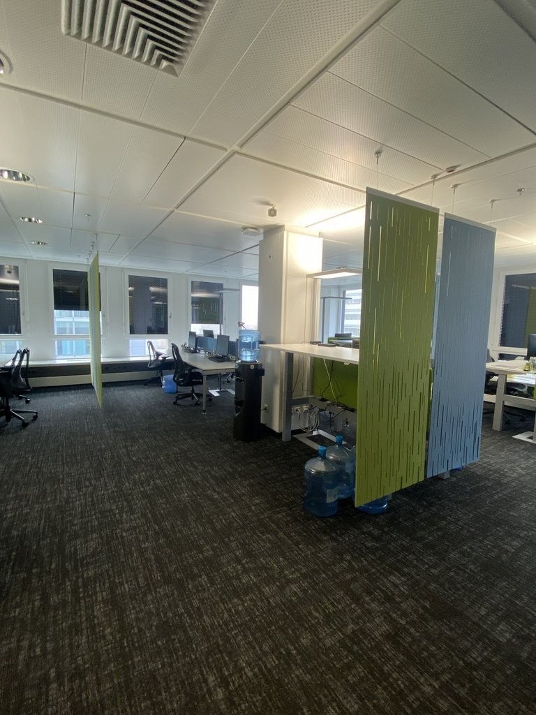 677m² office