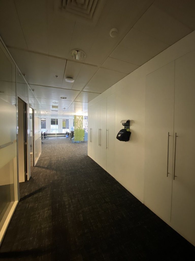 677m² office