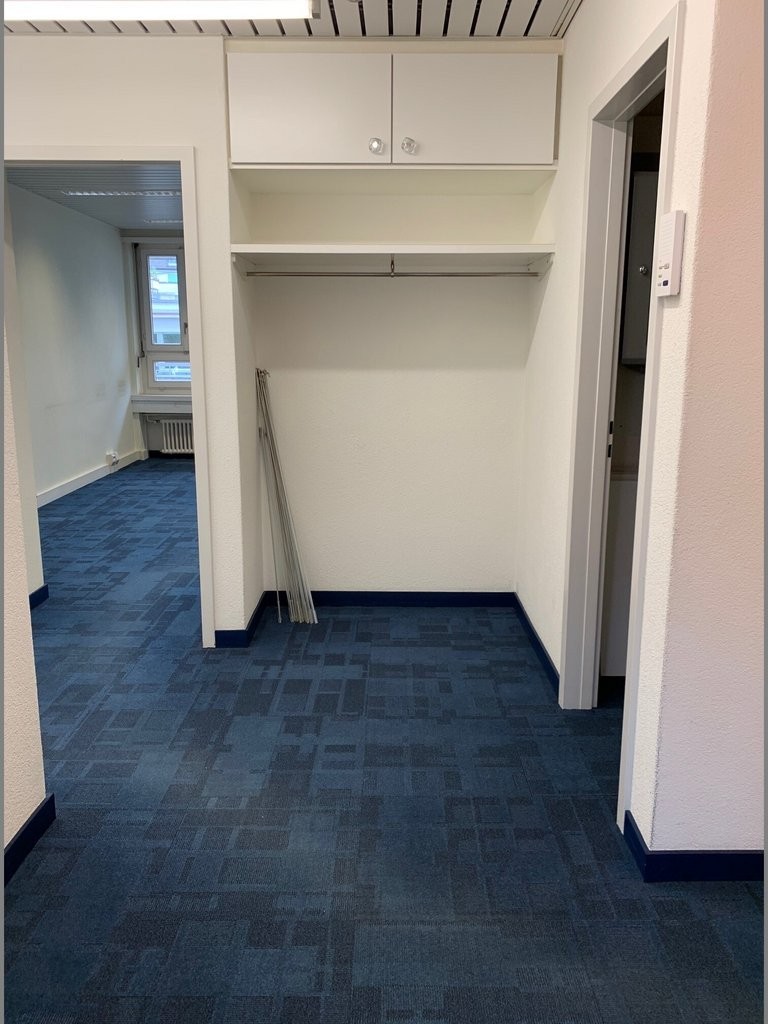 242m² de bureaux","description":"À louer immédiatement ou à convenir, dans un emplacement privilégié au Seefeld, de lumineux locaux commerciaux au 4ème étage. Les locaux sont idéaux pour les petites entreprises ou les start-ups en raison d'un loyer imbattable ainsi que de possibilités de contrats fl