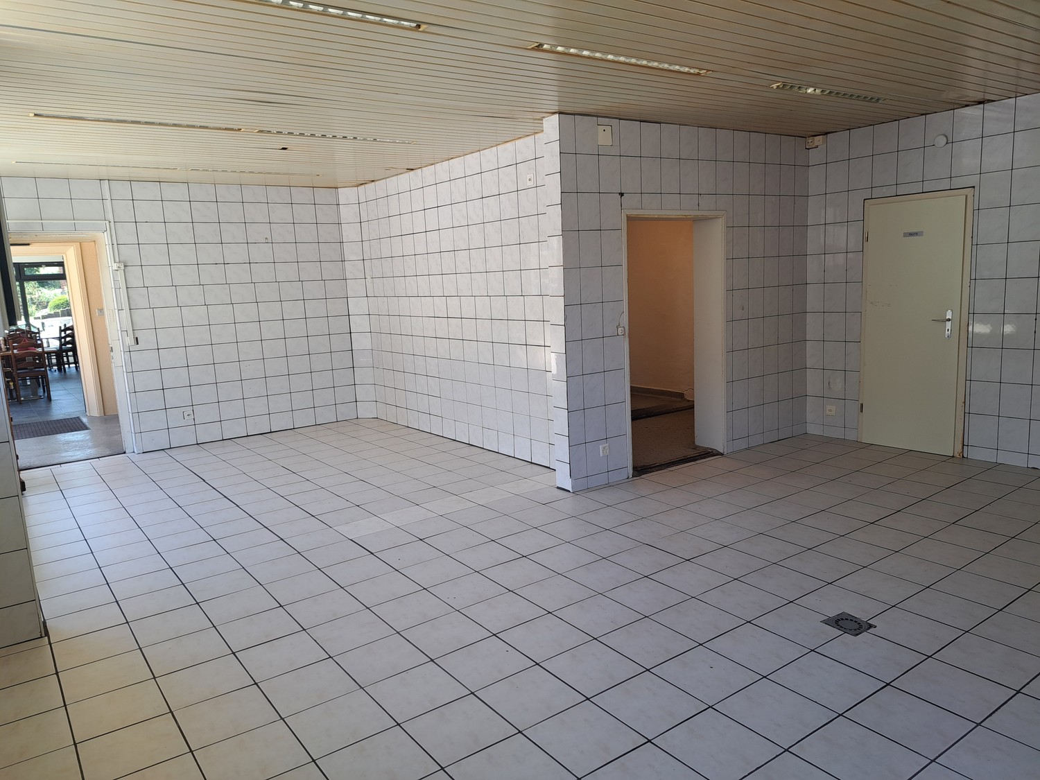 85m² commercial
