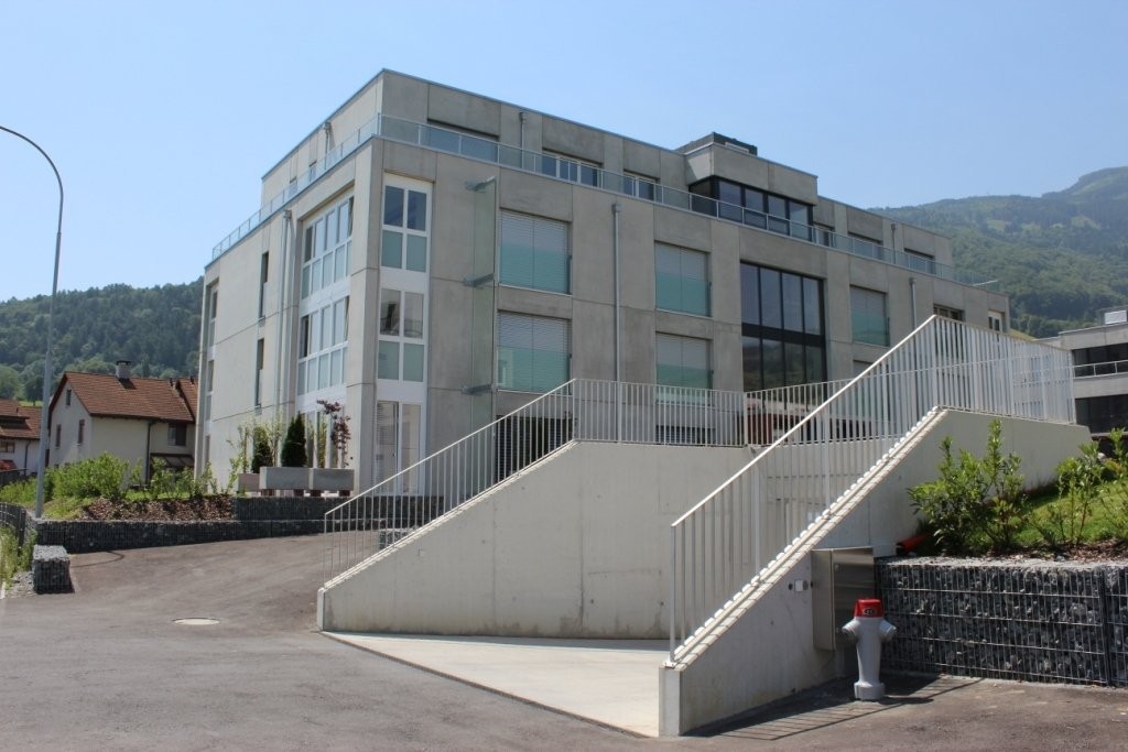 Nous louons, immédiatement ou à convenir, une place de stationnement pour moto au loyer de CHF 50 hors TVA par mois.

Avez-vous suscité votre intérêt ? Nous nous réjouissons de votre prise de contact !