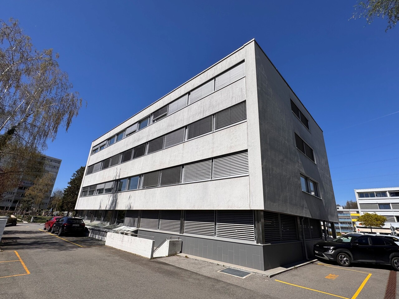 340m² office