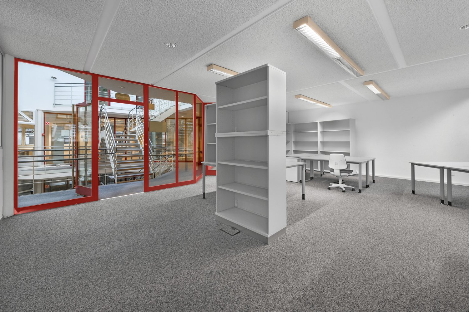 793m² commercial, photo 1 sur 10