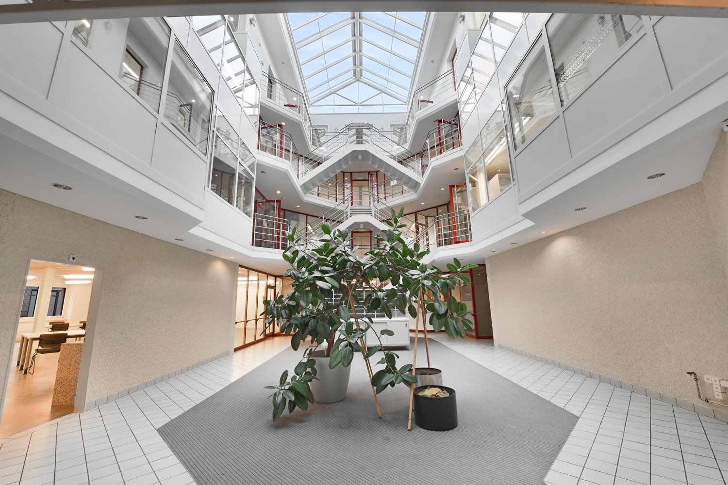 793m² commercial, photo 9 sur 10