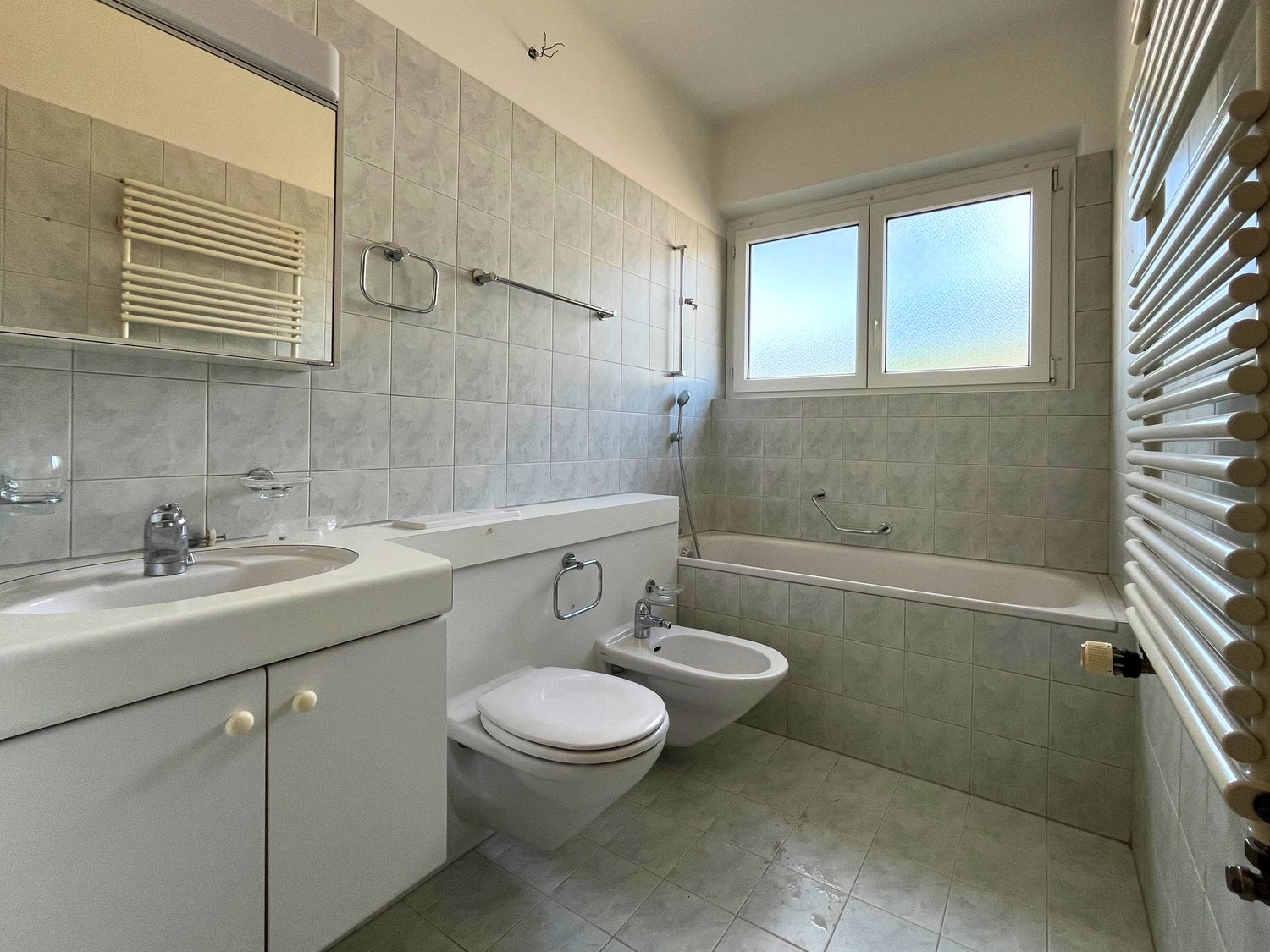 Appartement de 3 ½ pièces

A louer, lumineux appartement de 3.5 locaux au centre de Chiasso, dans une position stratégique et bien desservie.

A quelques minutes à pied de la gare FFS, de l'arrêt de bus et de tous les principaux services (banques, supermarchés, magasins, restaurants). Excellentes li