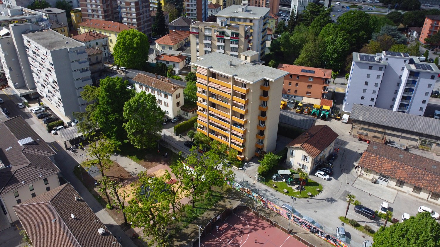 Appartement de 3 ½ pièces

A louer, lumineux appartement de 3.5 locaux au centre de Chiasso, dans une position stratégique et bien desservie.

A quelques minutes à pied de la gare FFS, de l'arrêt de bus et de tous les principaux services (banques, supermarchés, magasins, restaurants). Excellentes li