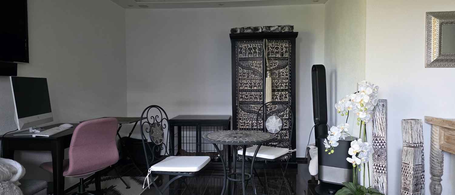 Chambre en colocation

Vivre de manière individuelle – de la chambre individuelle spacieuse à l'espace de vie quasi autonome avec deux pièces et salle de bain privée.

Dans un appartement en propriété spacieux et bien entretenu à Schenkon, je loue un espace de vie meublé avec goût, doté d'une entrée, photo 2 sur 7