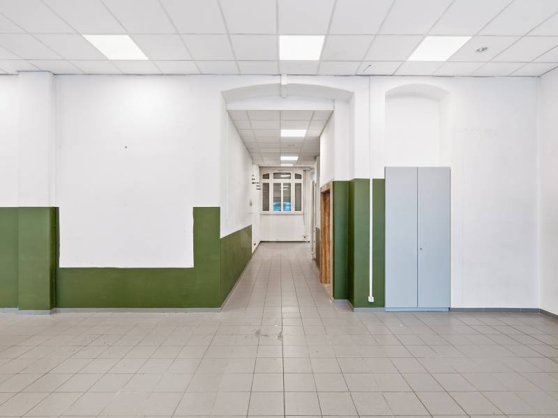 94m² arcade