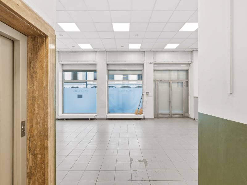 94m² arcade