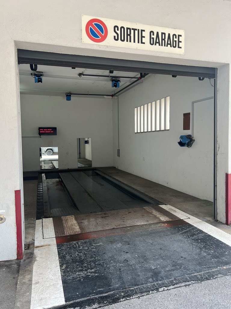 Underground slot