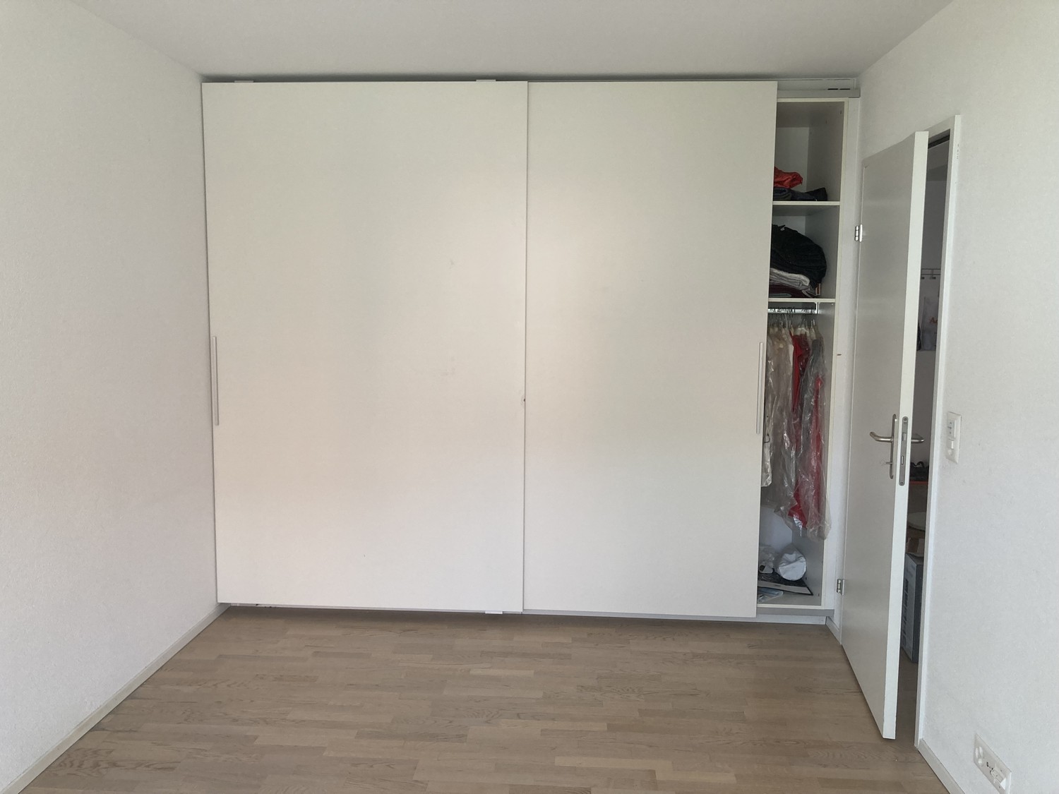 Chambre en colocation
Tu partages l'appartement avec ton bailleur et un autre étudiant
(19 ans, Allemand/ BSc Pharma à l'ETH)
**Ce que nous recherchons**
Tu devrais être étudiant ou étudiante, ouvert d'esprit, ordonné, propre et, dans le meilleur des cas, avoir déjà un peu d'expérience en colocat, photo 3 sur 5