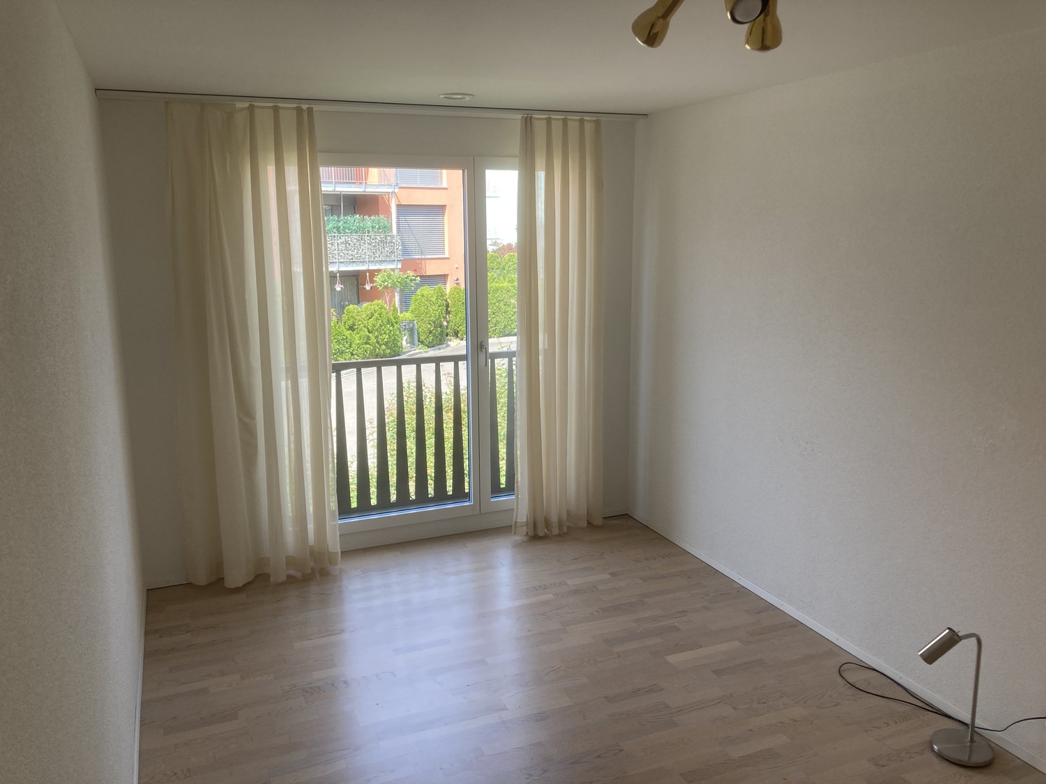 Chambre en colocation
Tu partages l'appartement avec ton bailleur et un autre étudiant
(19 ans, Allemand/ BSc Pharma à l'ETH)
**Ce que nous recherchons**
Tu devrais être étudiant ou étudiante, ouvert d'esprit, ordonné, propre et, dans le meilleur des cas, avoir déjà un peu d'expérience en colocat, photo 2 sur 5