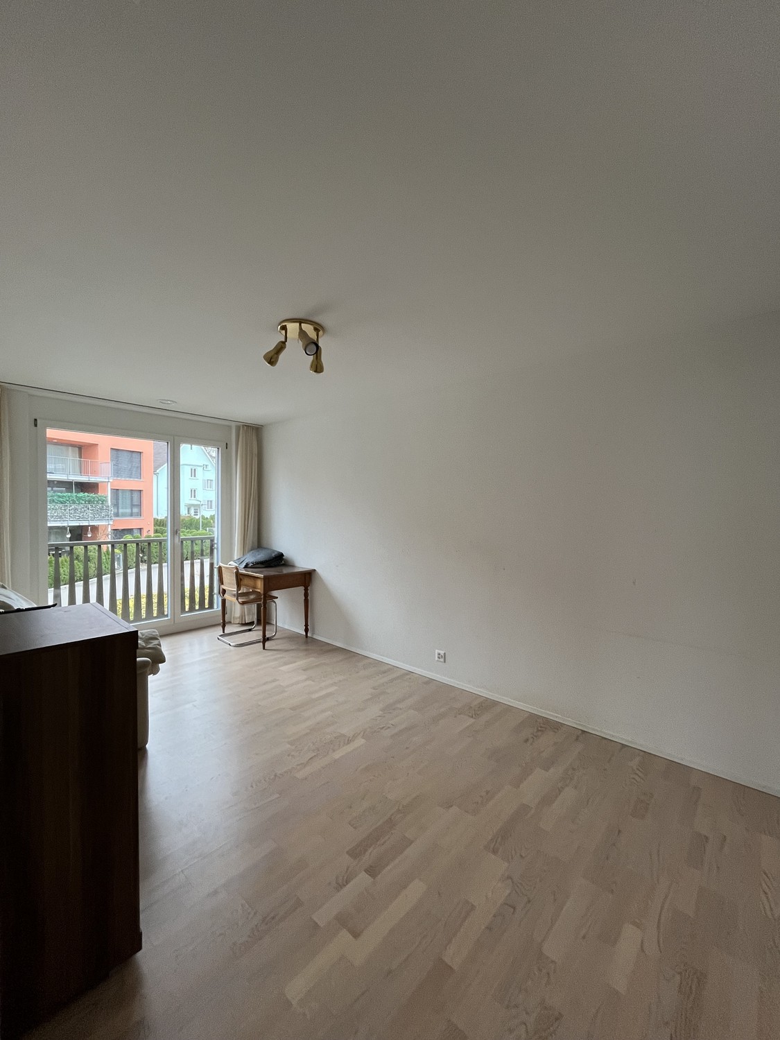 Chambre en colocation
Tu partages l'appartement avec ton bailleur et un autre étudiant
(19 ans, Allemand/ BSc Pharma à l'ETH)
**Ce que nous recherchons**
Tu devrais être étudiant ou étudiante, ouvert d'esprit, ordonné, propre et, dans le meilleur des cas, avoir déjà un peu d'expérience en colocat, photo 1 sur 5
