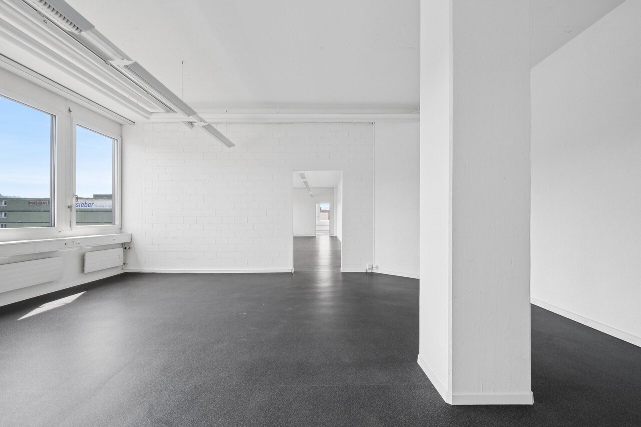 77m² office