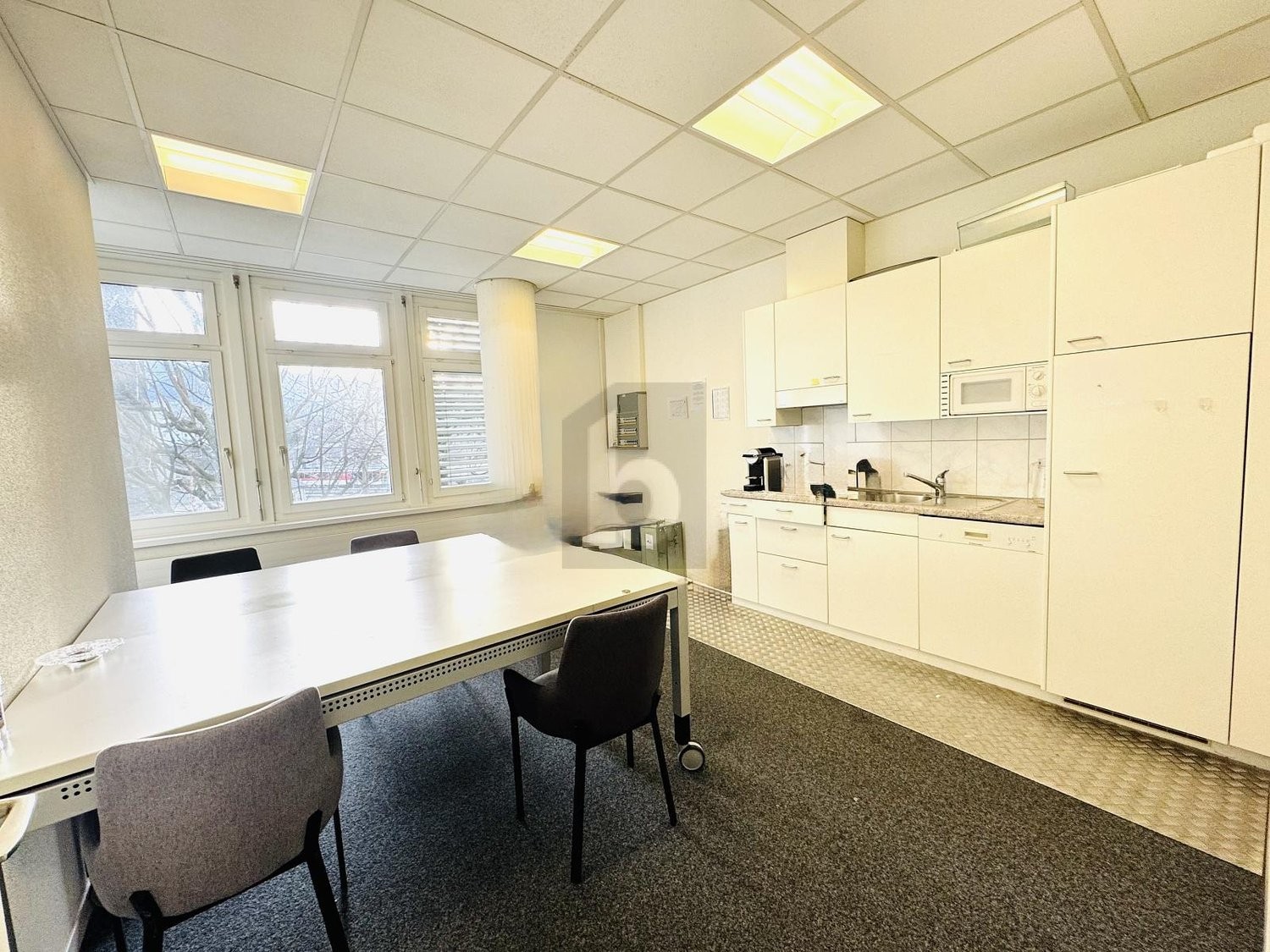 250m² bureau