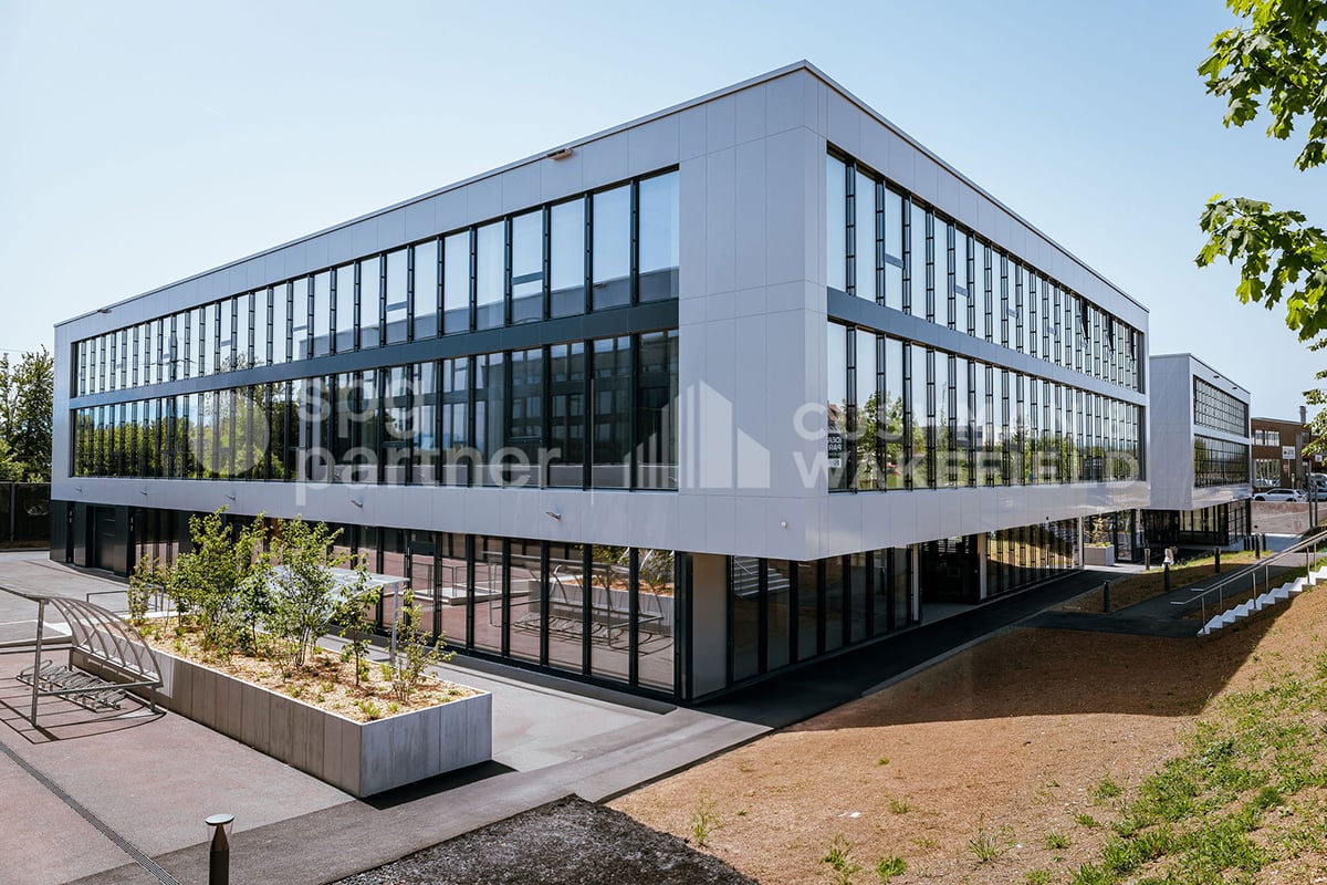 652m² commercial, photo 1 sur 10
