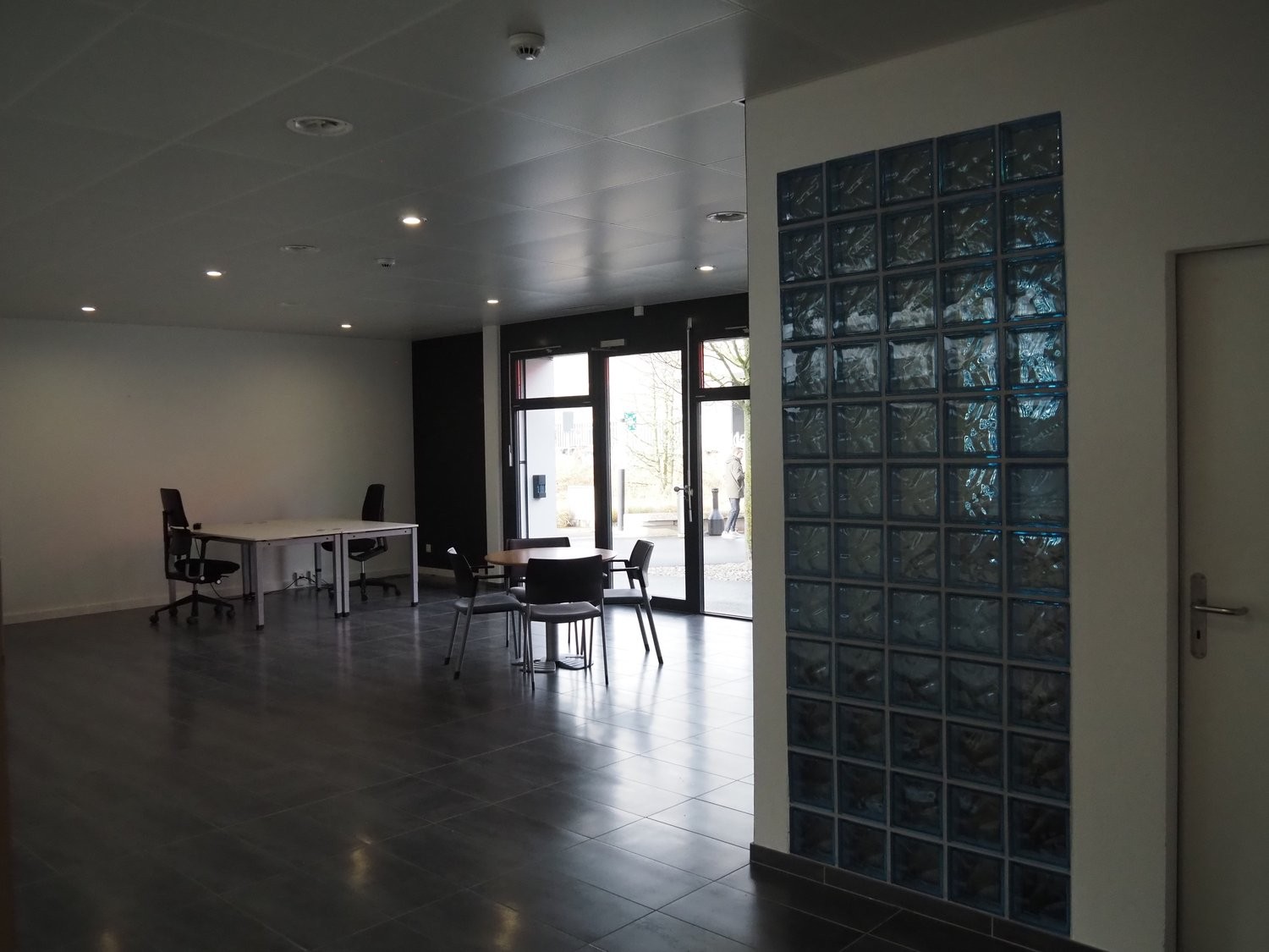 82m² shop
