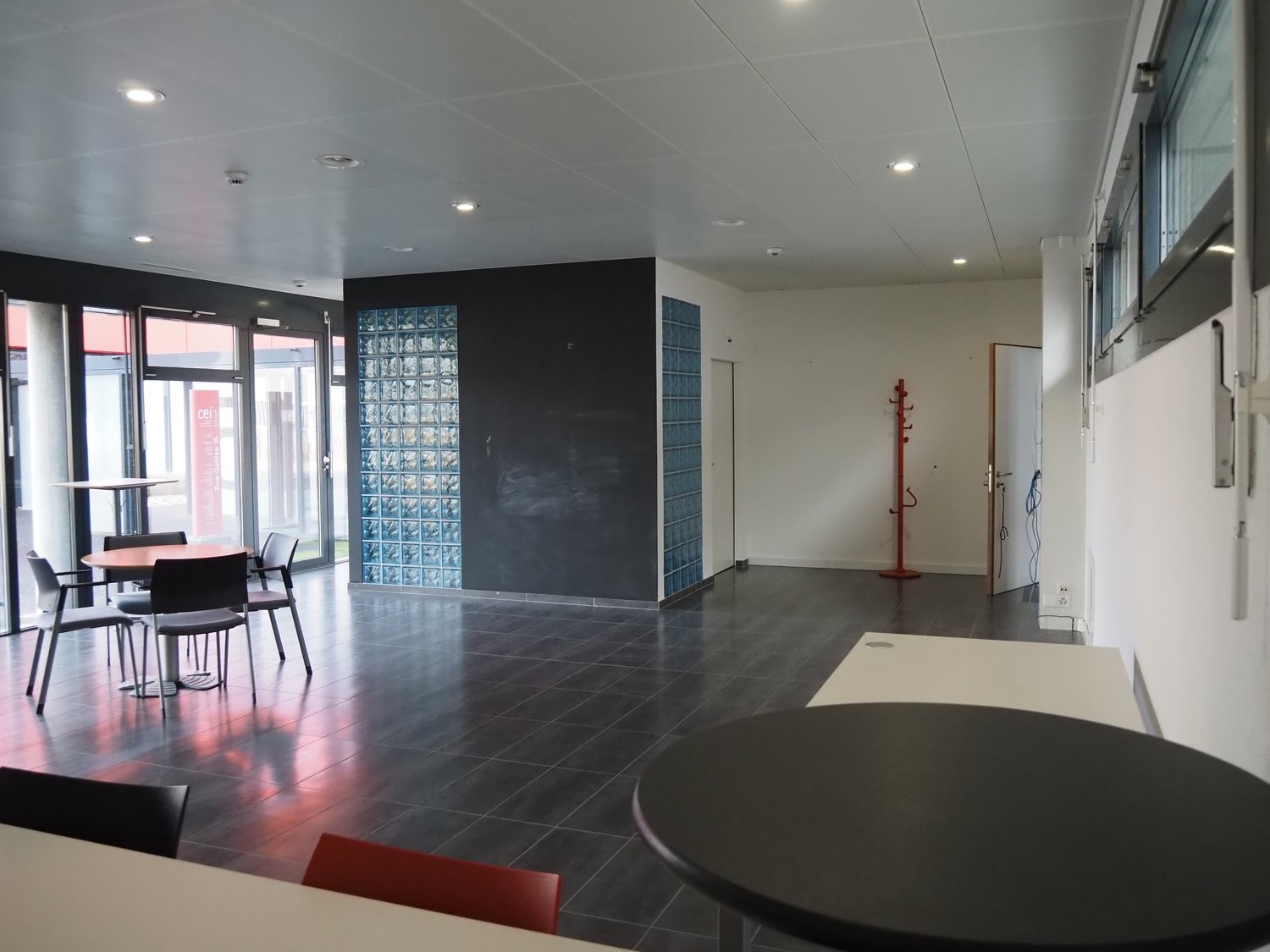 82m² shop