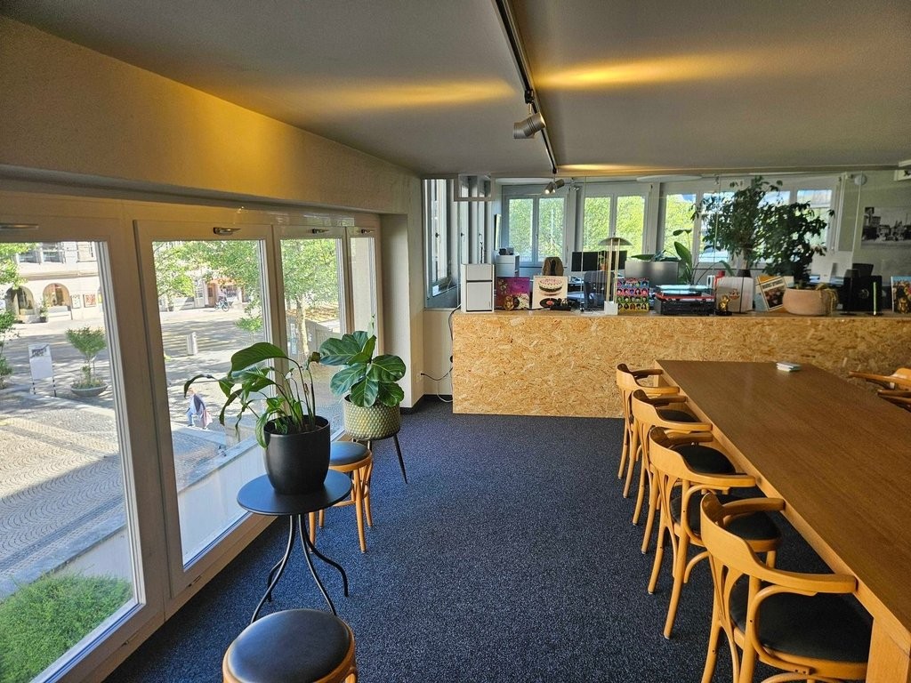 275m² commercial