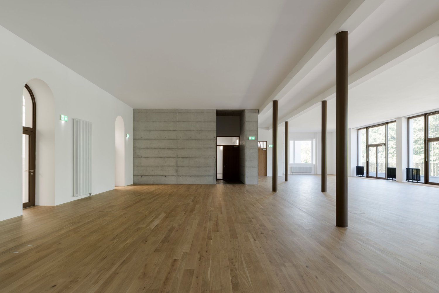 230m² commercial, photo 4 sur 8