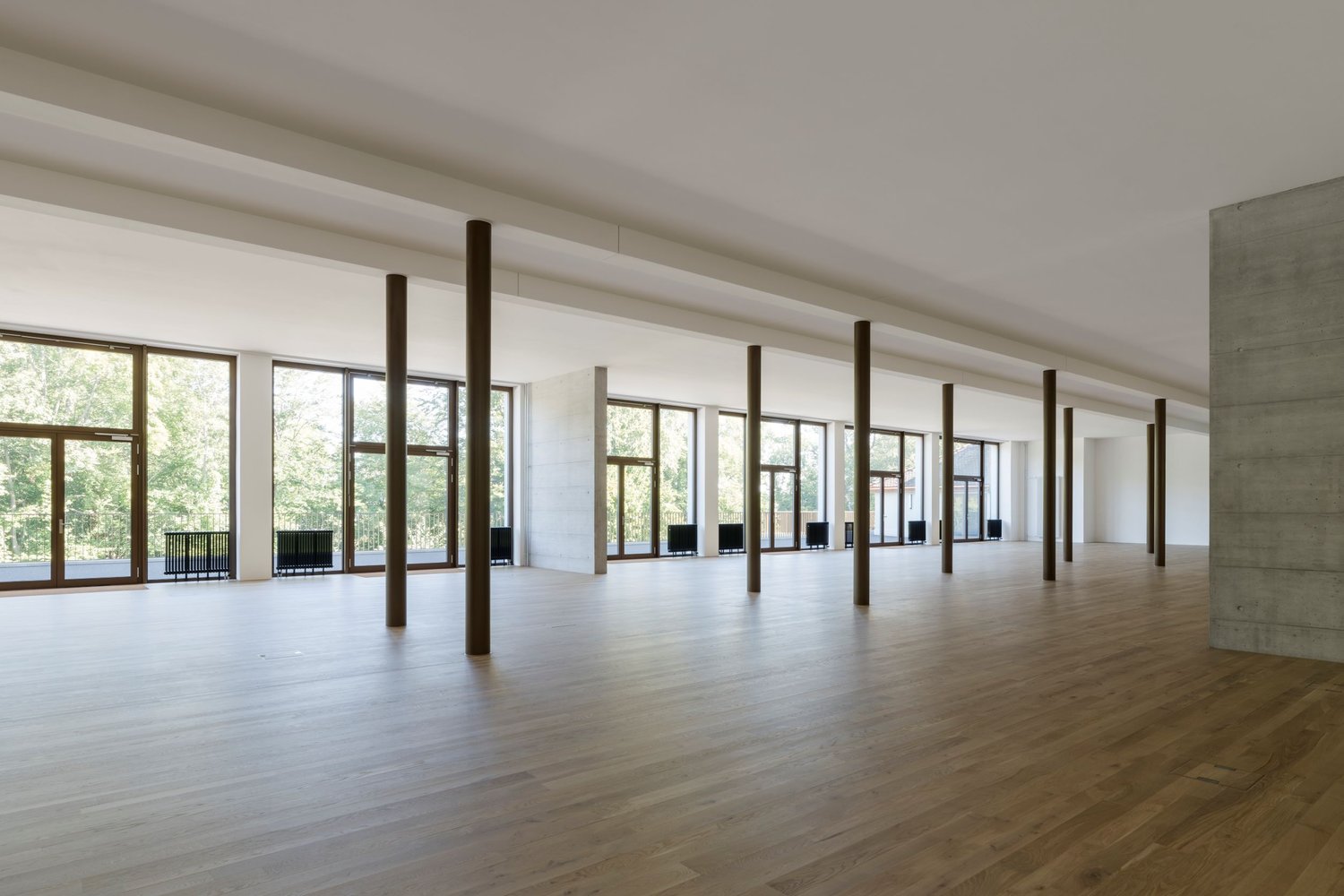 230m² commercial, photo 3 sur 8