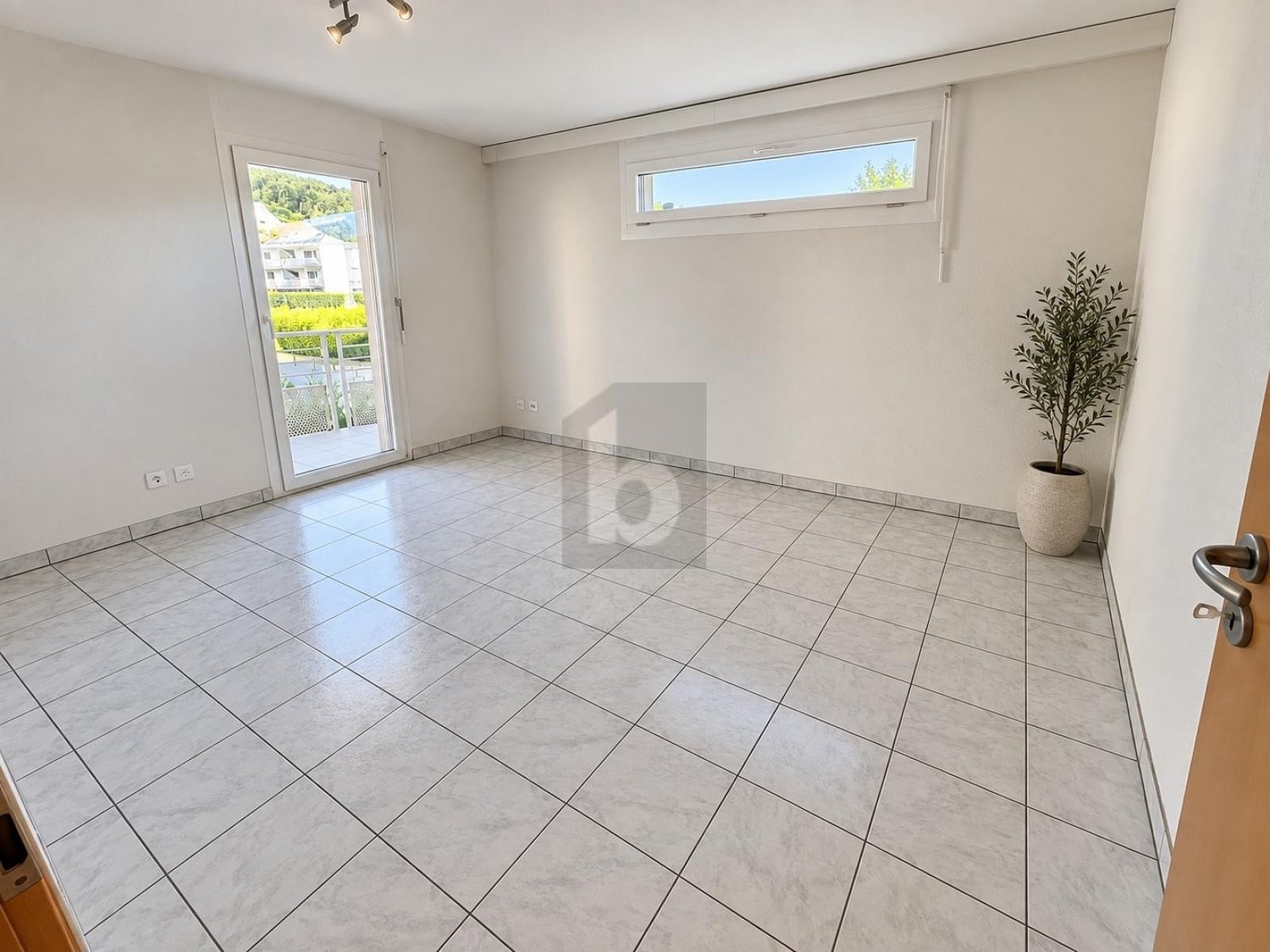 130m² office