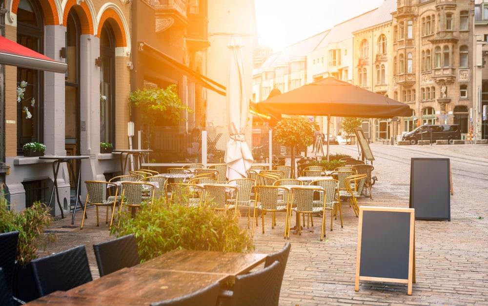 BELLINZONESE : Magnifique restaurant à vendre
Local de 50 places avec cachet et une terrasse avec 60 places assises.
À visiter !
**Prix de vente :** CHF 200'000.-