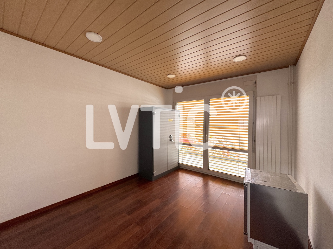 336m² office