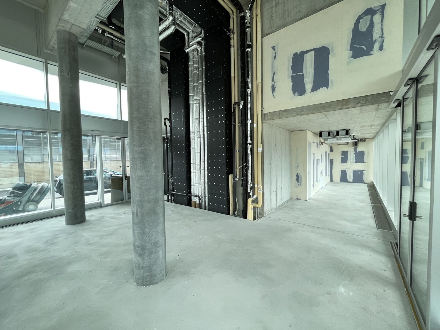 65m² shop