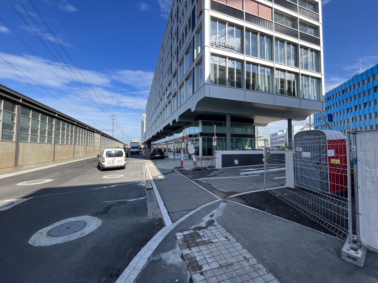65m² shop