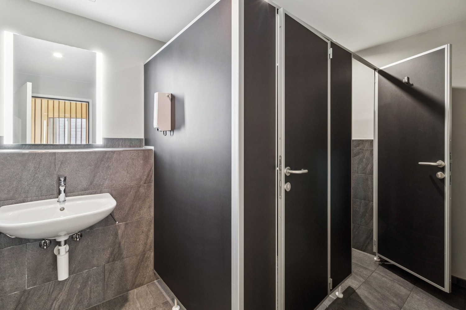 872m² commercial