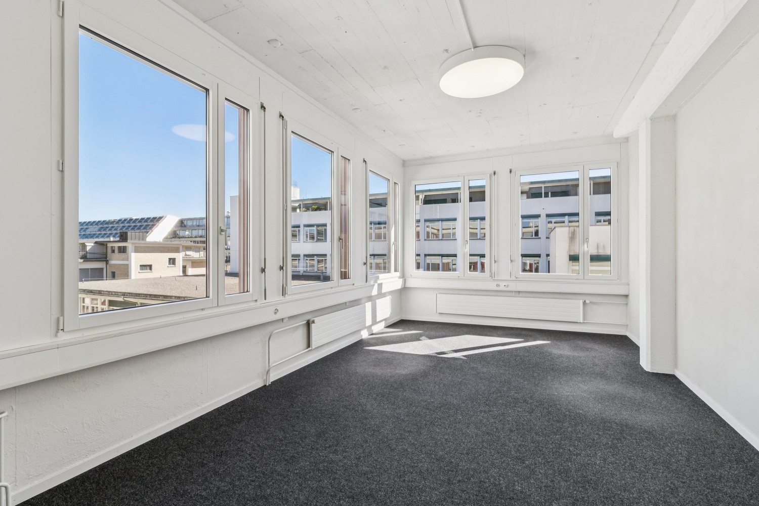 872m² commercial