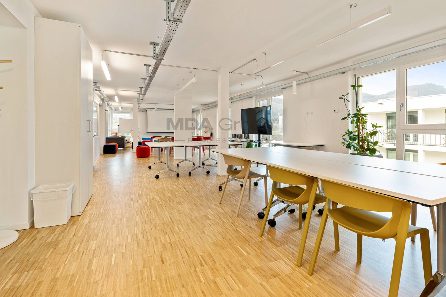 457m² bureau, photo 1 sur 10