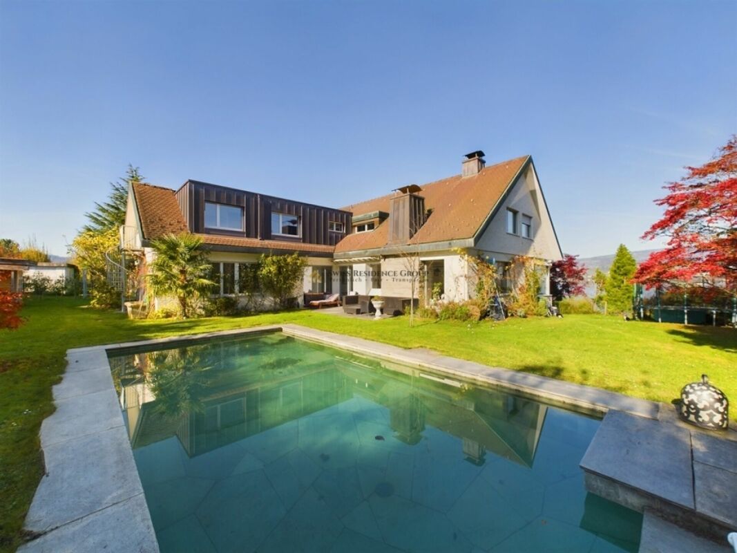 Villa de 8 ½ pièces, photo 1 sur 10
