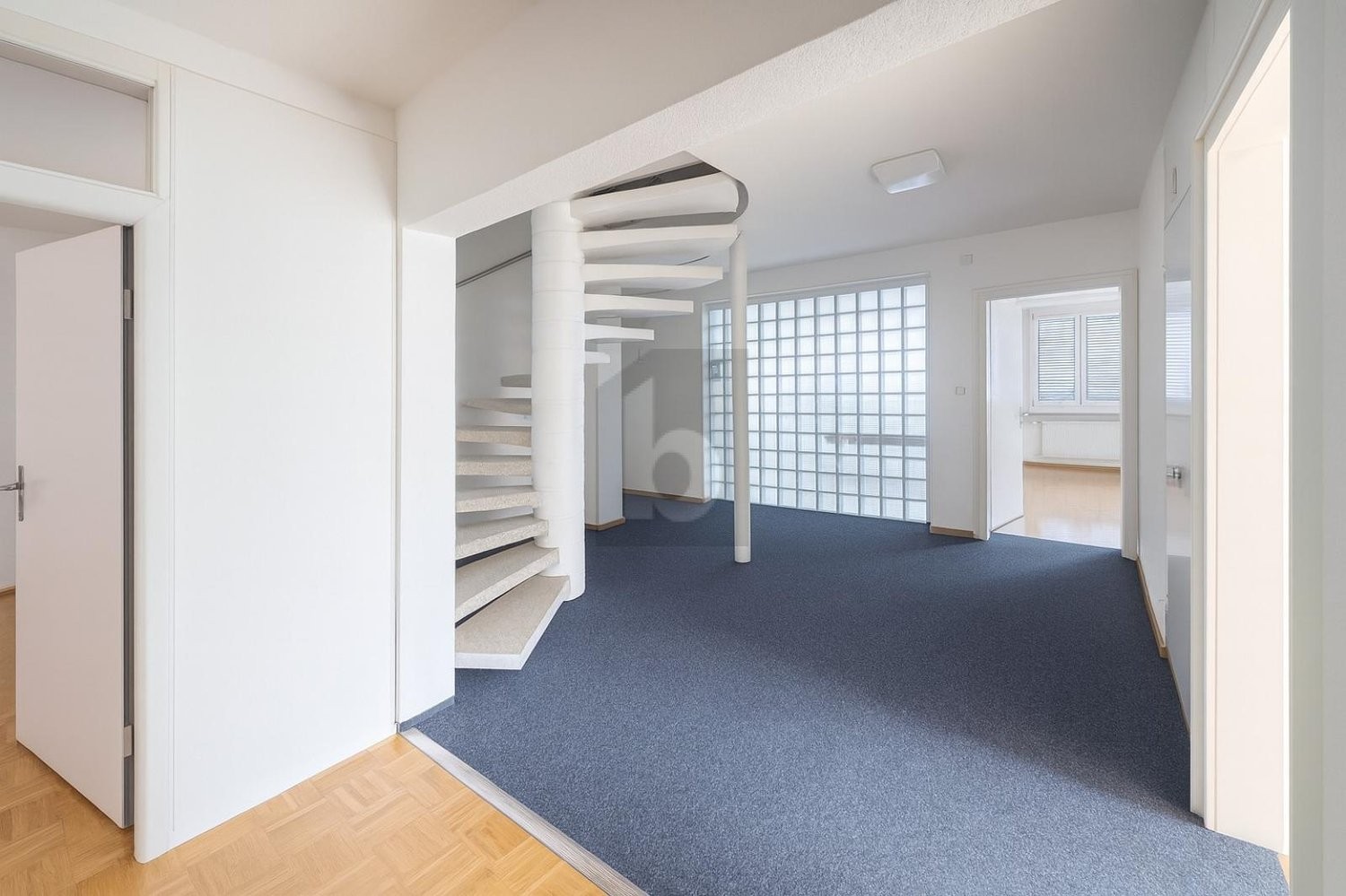 500m² office