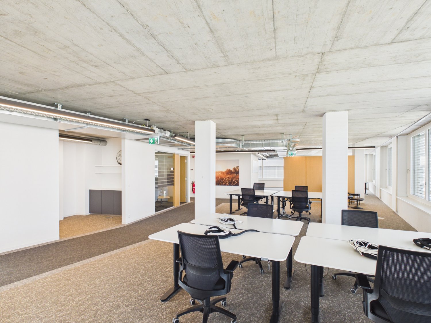 1190m² office