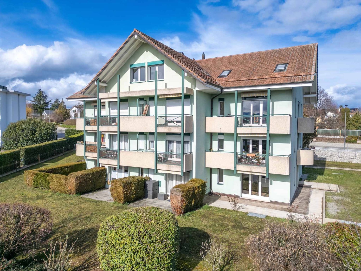 200m² office